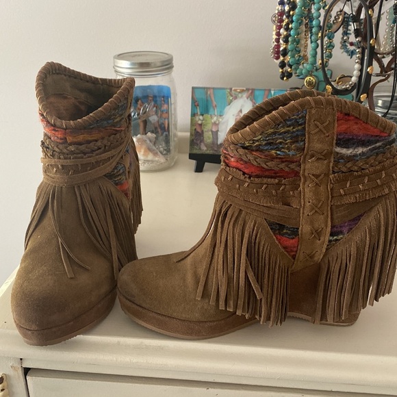 Tribal booties - Picture 3 of 3